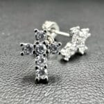 Kolczyki Krzyżyk Ice Srebrne cyrkonie i stal chirurgiczna