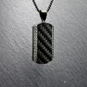 Zawieszka Carbon Shield - Stal Czarna - męska biżuteria ze stali chirurgicznej